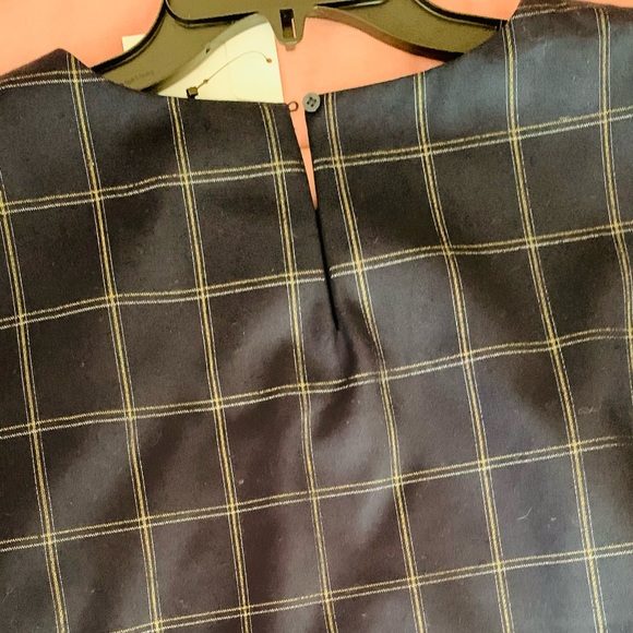 Banana Republic women’s sleeveless top - Picture 3 of 6